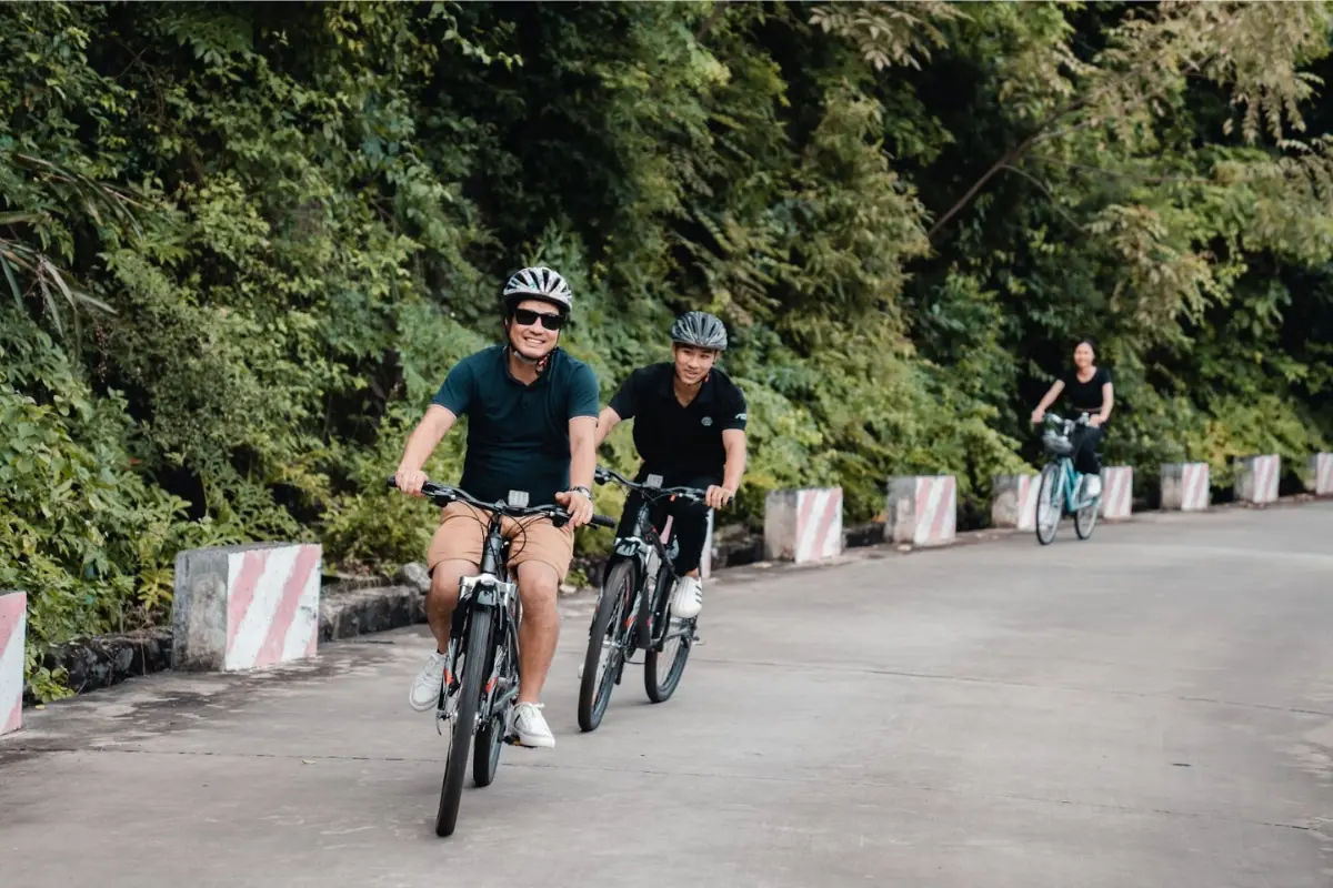Cycling through Viet Hai village