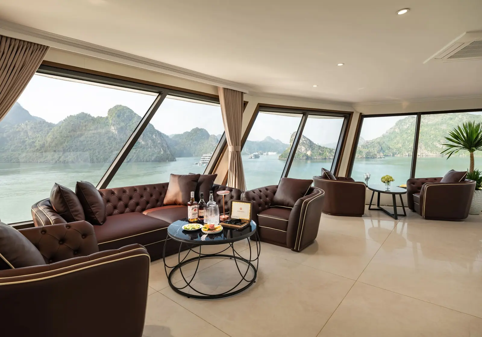 Panoramic lounge on Diana Cruise