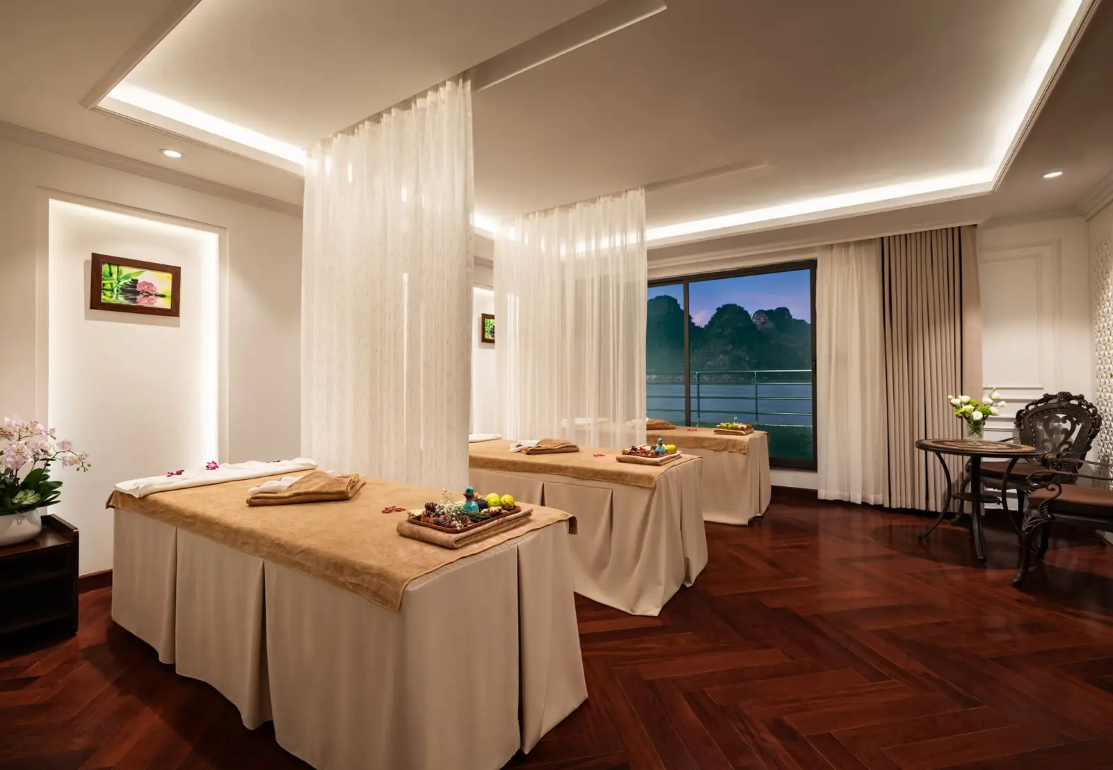 Spa treatment room on Diana Cruise