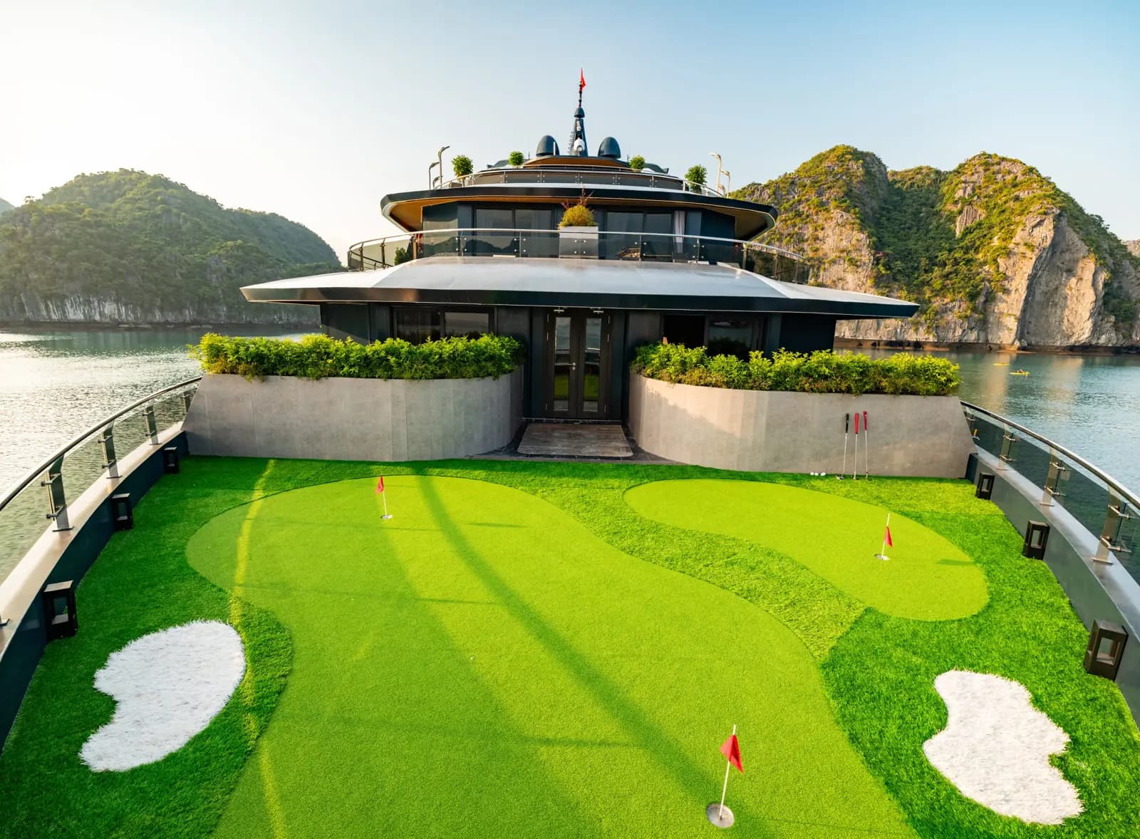 Mini golf on board