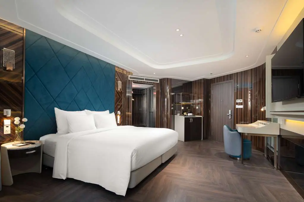 Owner's Suite on Grand Pioneers Cruise