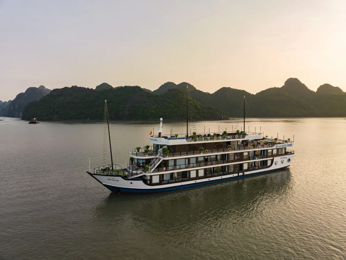 La Casta Cruise at sunset