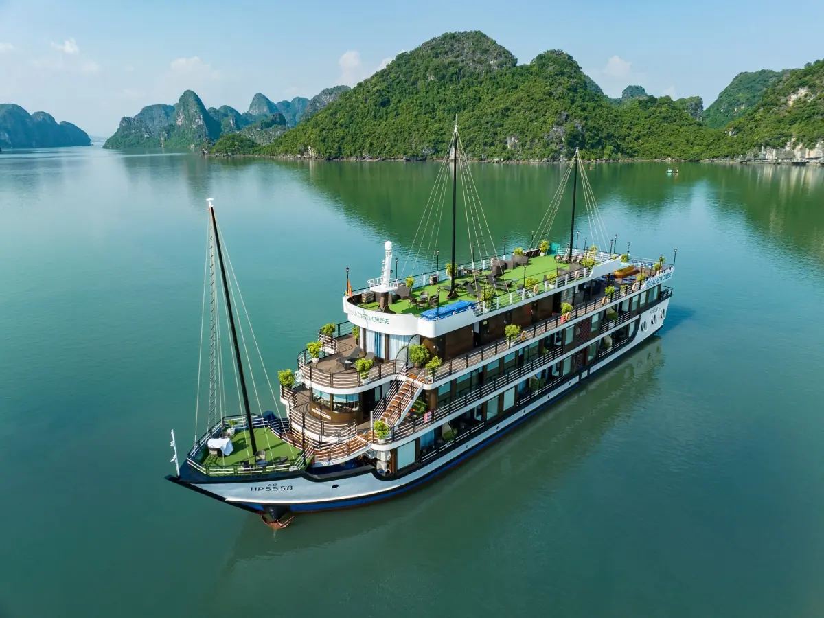 La Casta Cruise from above in Lan Ha Bay