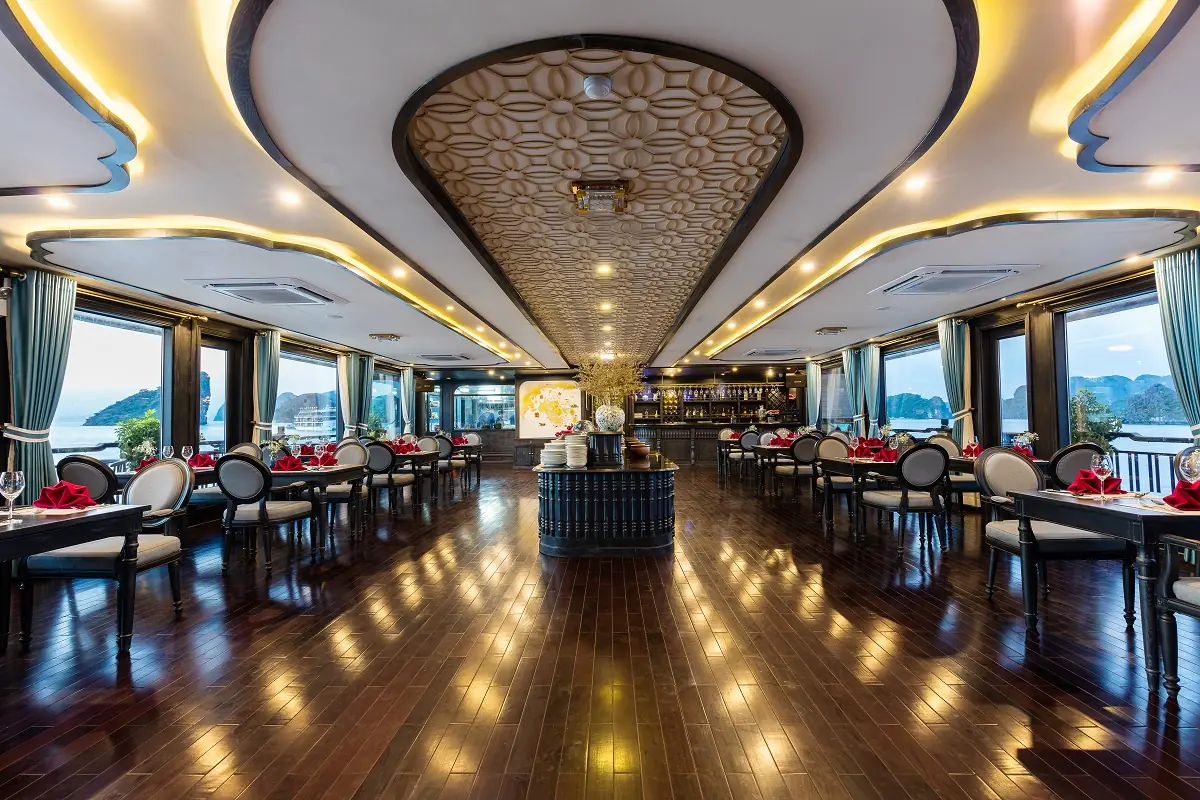 Dining room on La Regina Grand