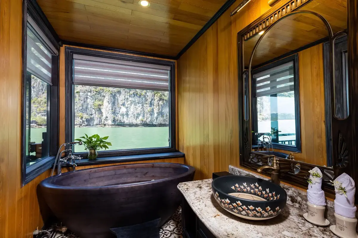 Ha Long Suite on La Regina Grand