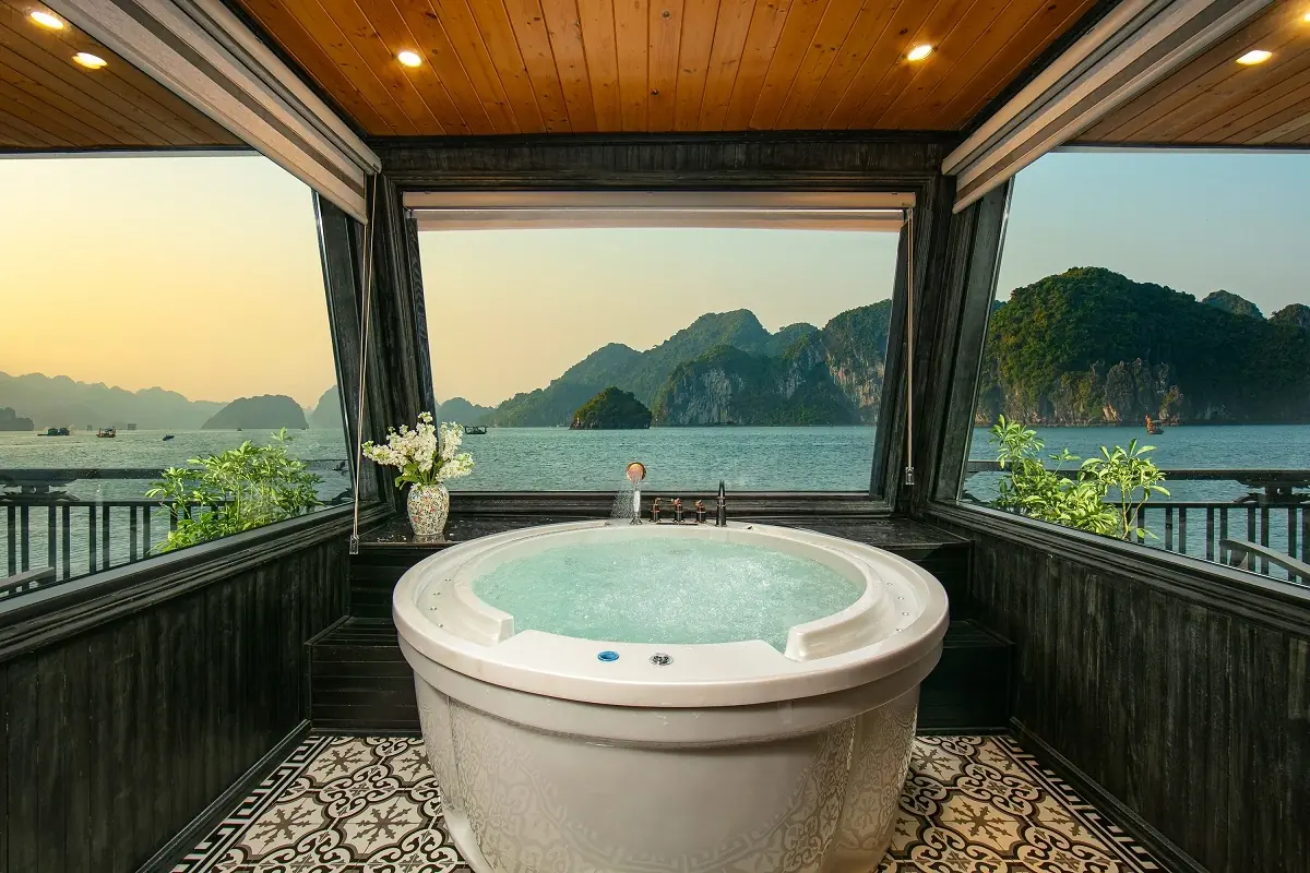Lan Ha Grand Suite on La Regina Grand