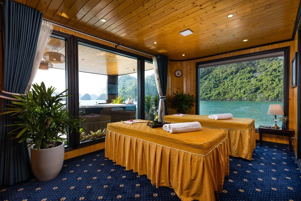 Spa room with a window onto the karsts