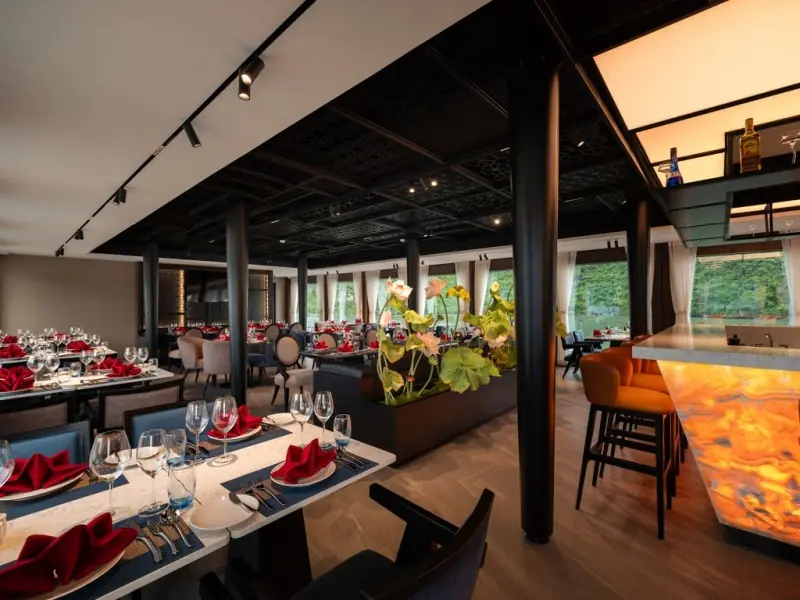 Restaurant on La Sen of the Bay