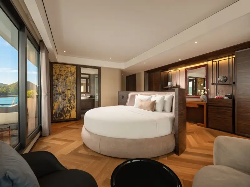 Ocean View Executive Suite on La Sen of the Bay