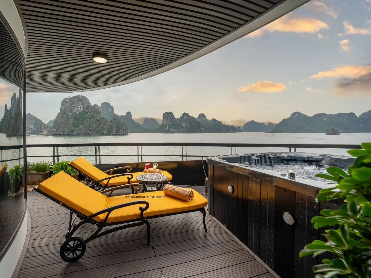 Majestic Suite on L'amour Cruise