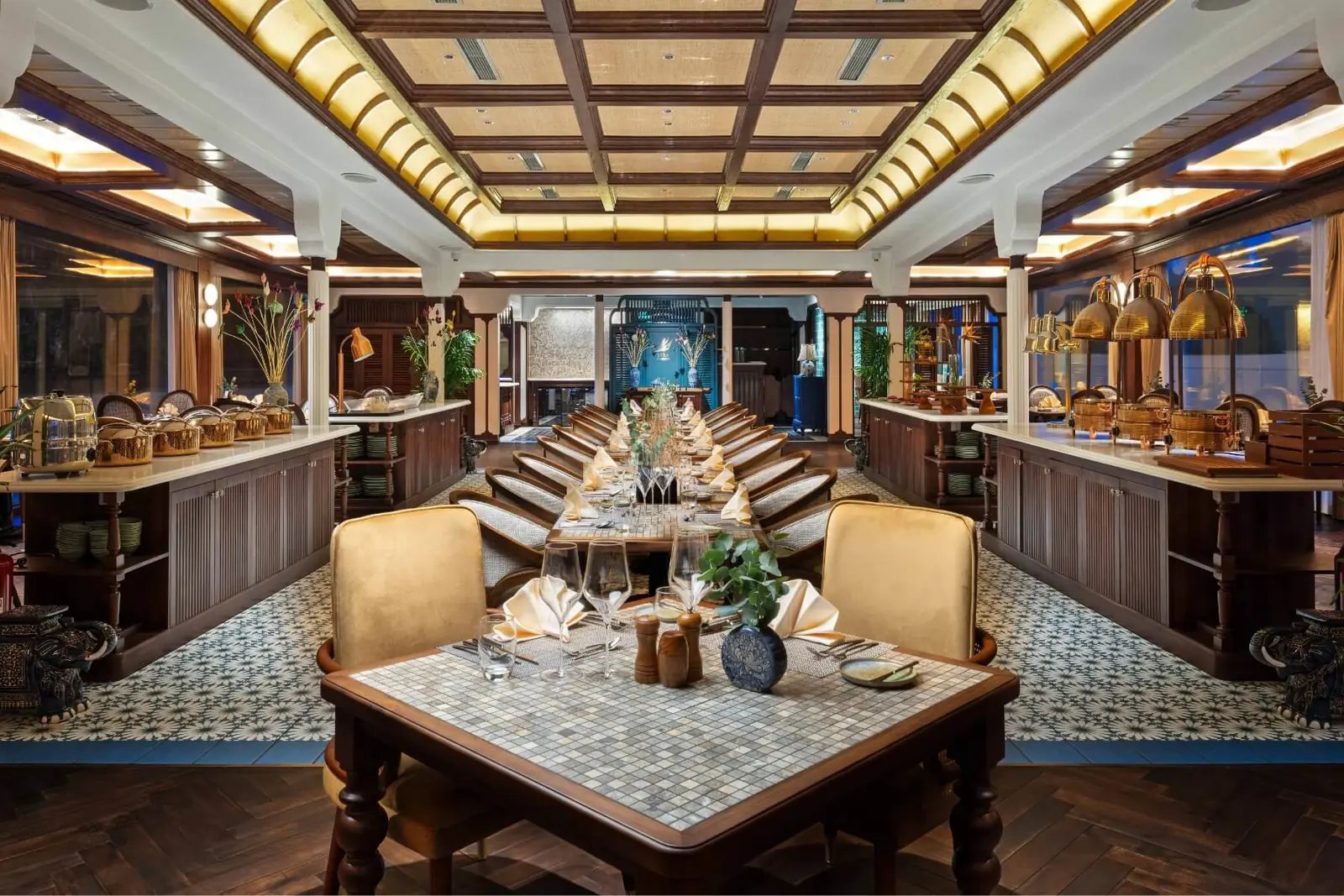 Harmony of the Sea restaurant on Lyra Grandeur