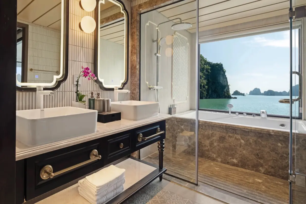 La Suite de Lyra on Lyra Grandeur