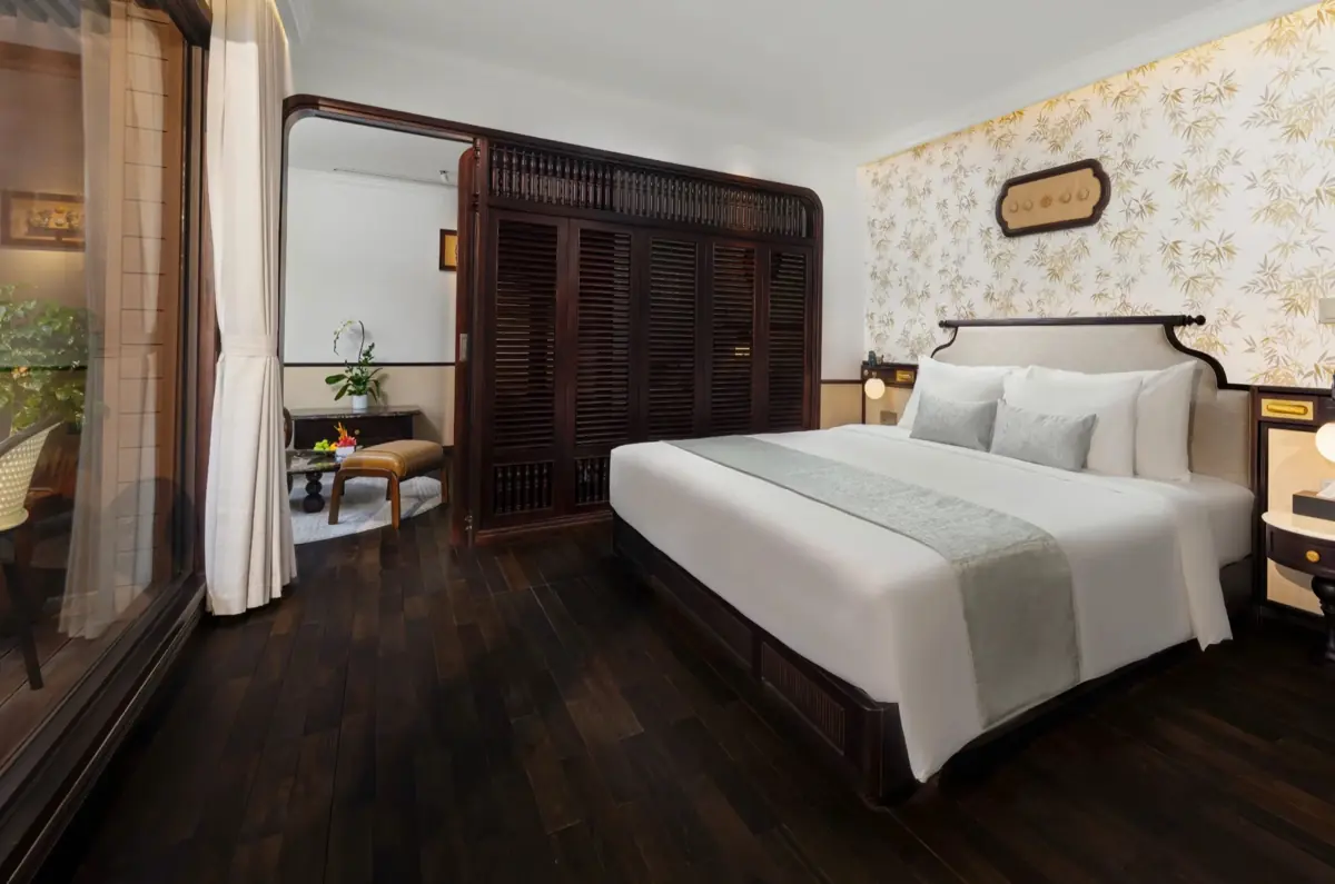 Sky Family Suite on Lyra Grandeur