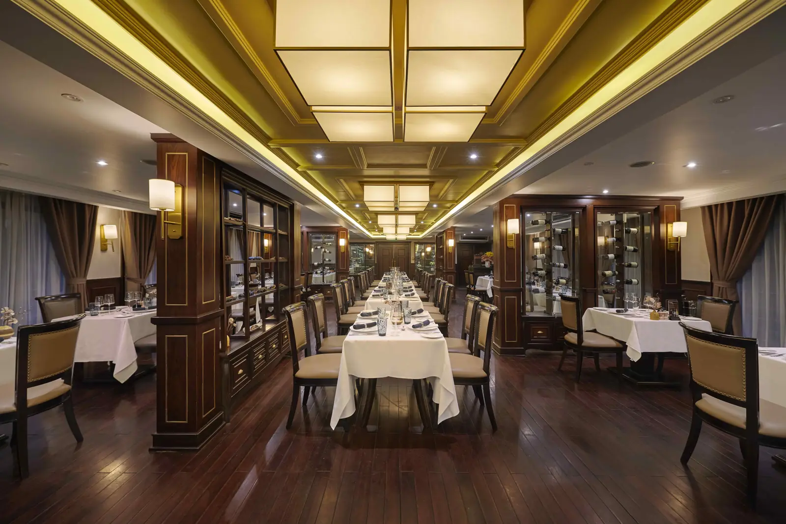 Le Marin restaurant on Paradise Elegance
