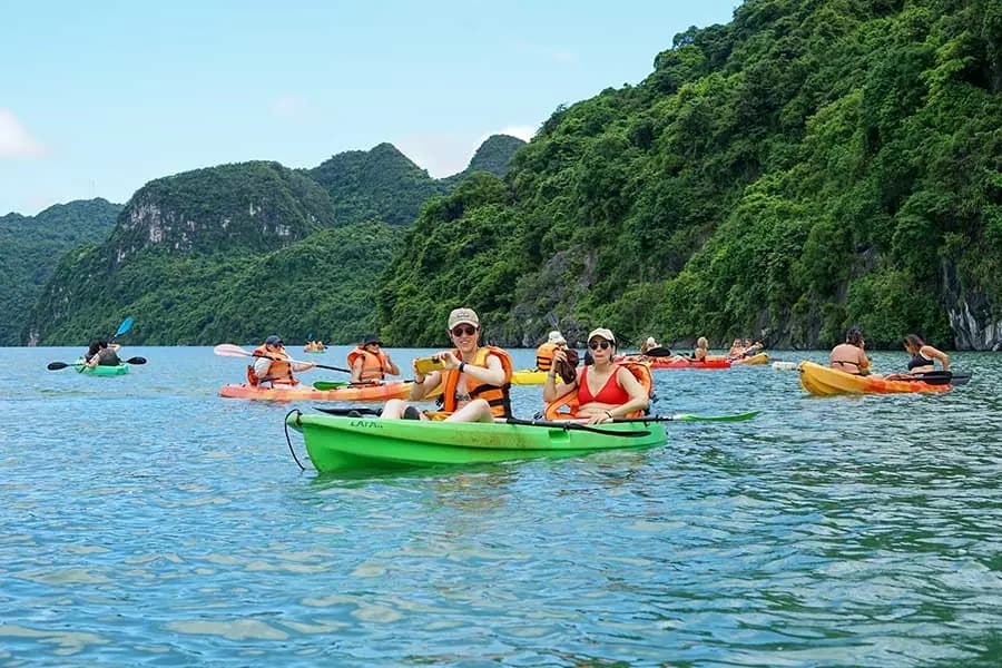 Kayaking in Lan Ha Bay