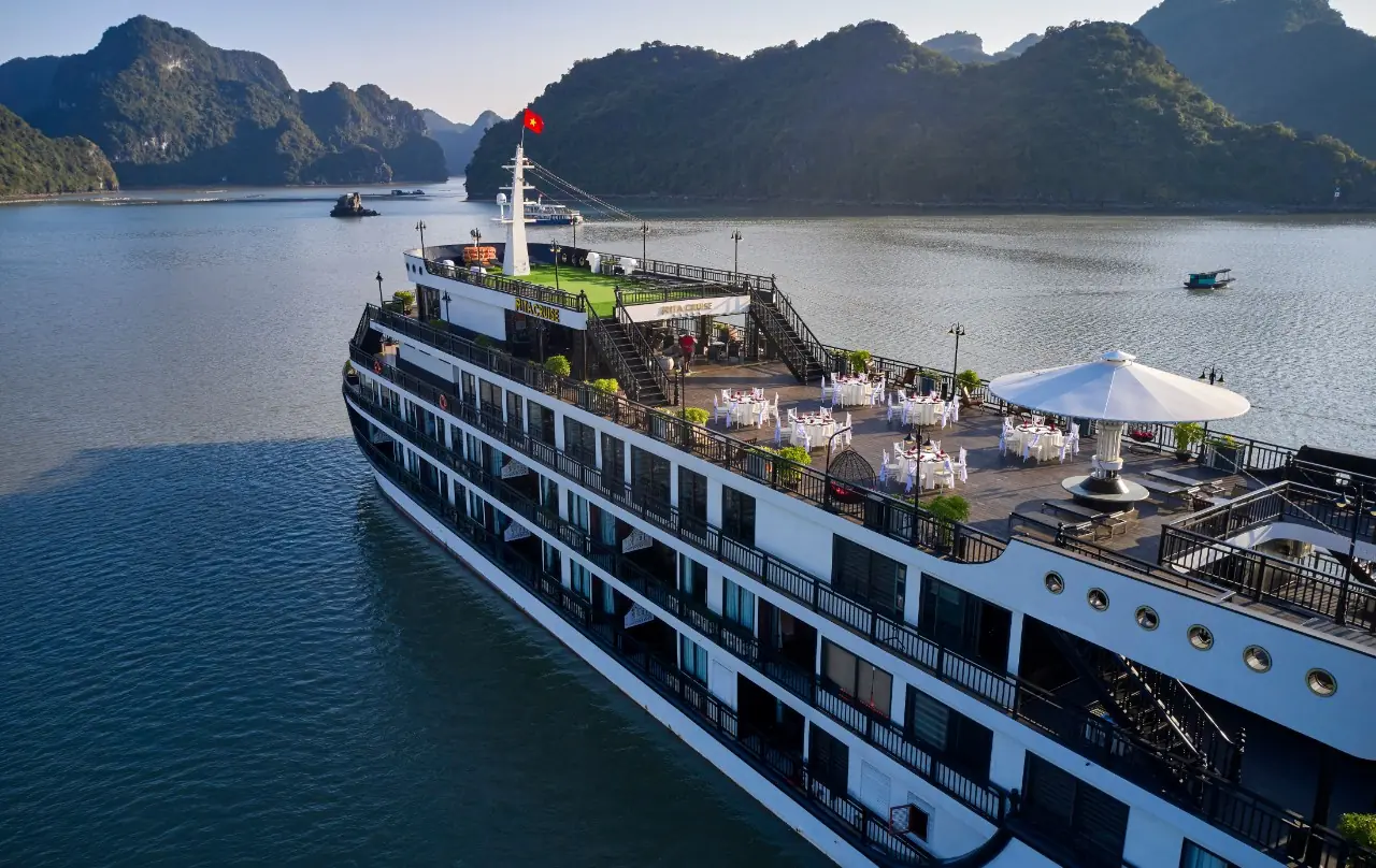 Rita Cruise in the bay