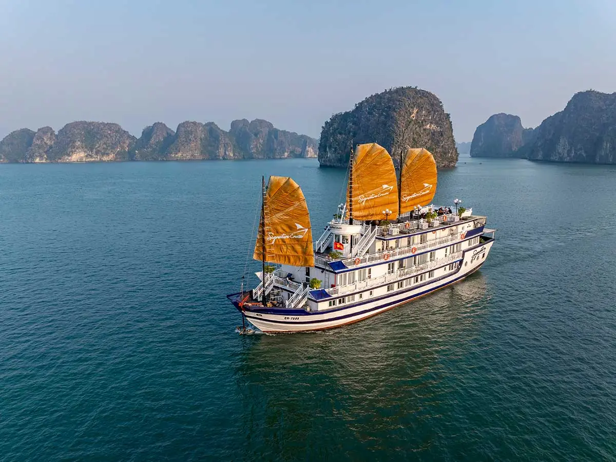 The wooden ship Signature Cruise under sail