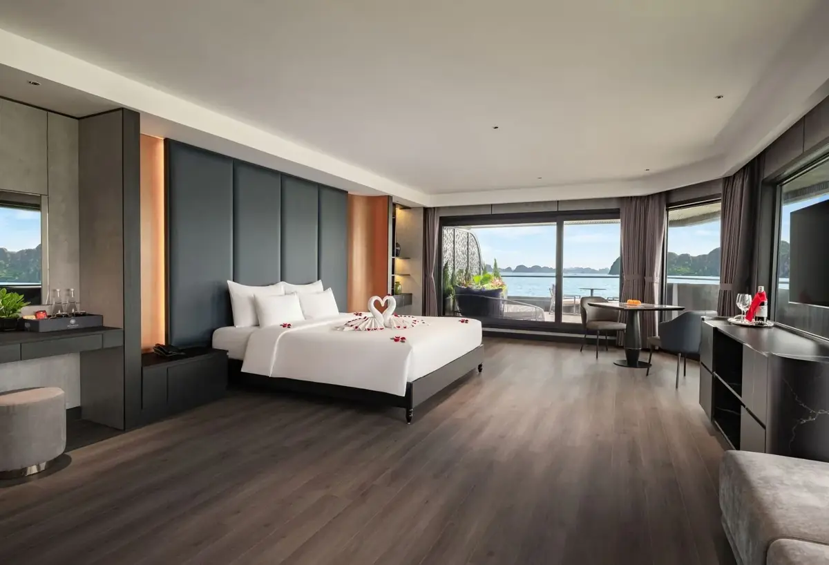 VIP Honeymoon Suite with Terrace on Victorious Cruise