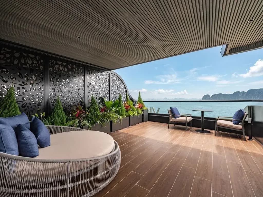 VIP Honeymoon Suite with Terrace on Victorious Cruise