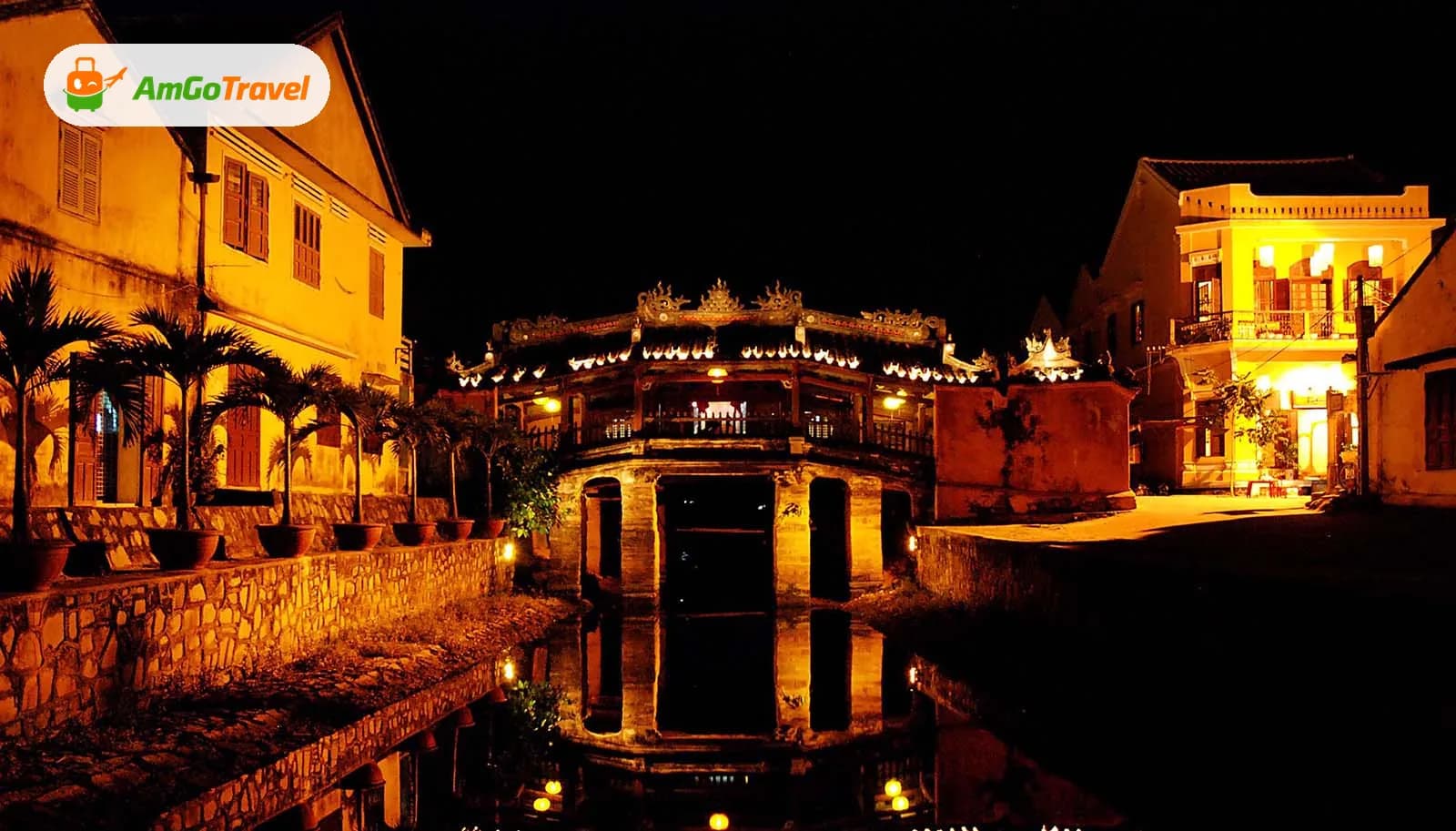 Hoi An Japanese Covered Bridge glowing at night
