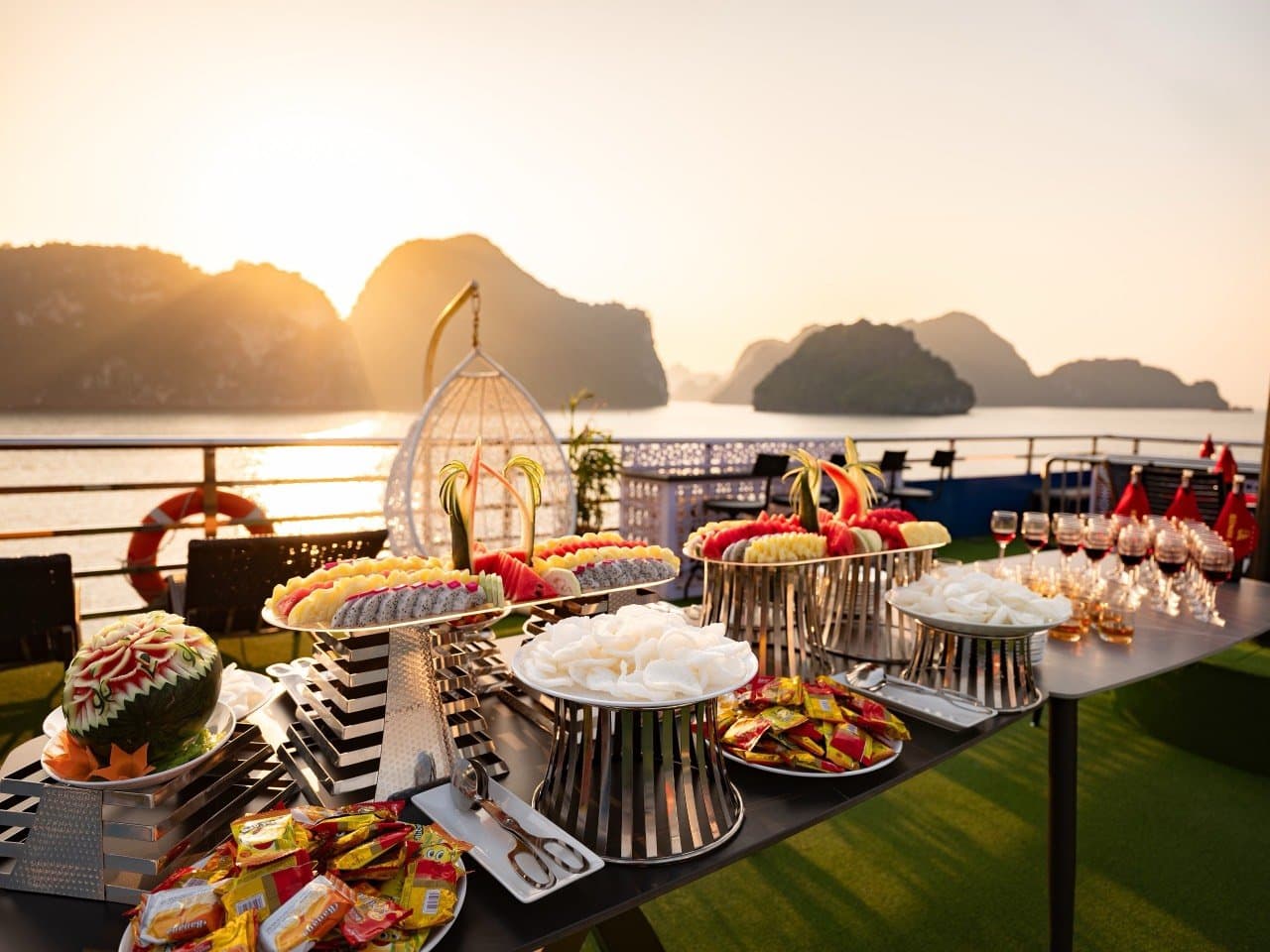 Ha Long Bay Day Cruise from Hanoi – sunset party