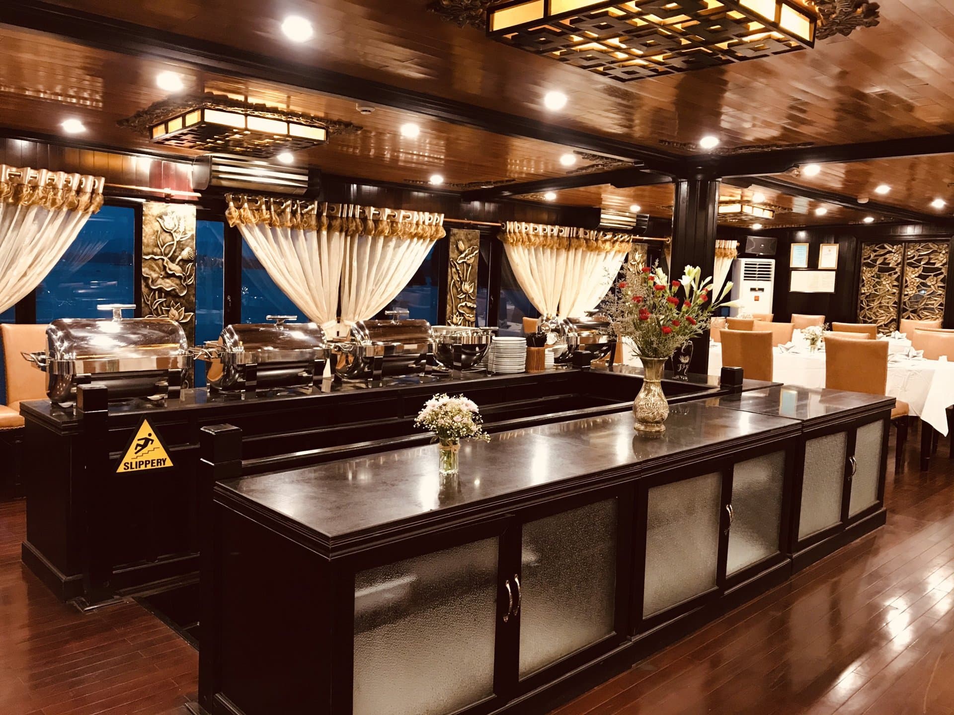 Arcady Boutique Cruise 2 Days 1 Night – 2 Days 1 Night On Luxury 5 Star Cruise Ha Long – restaurant