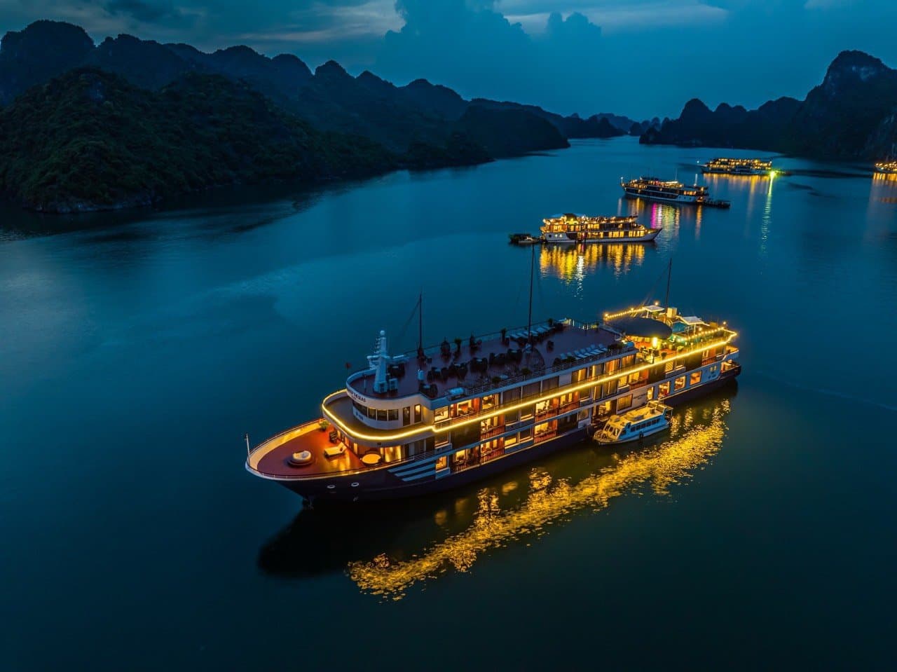Aqua of the Seas Cruise 2 Days 1 Night – 2 Days 1 Night Tour In Lan Hạ Bay – sundeck