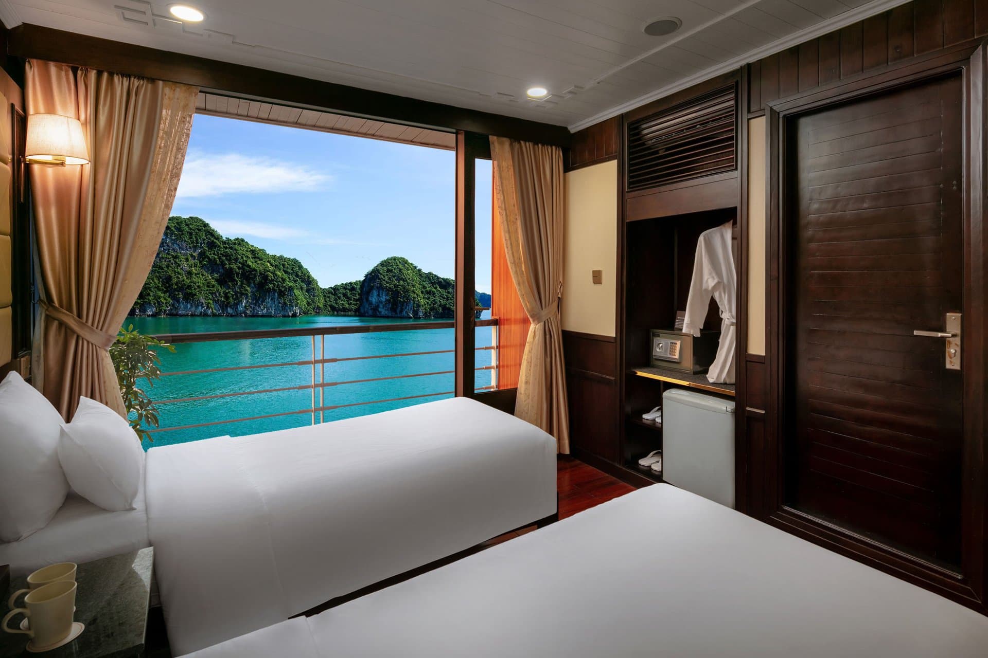 MilaLux Cruise 2 Days 1 Night – 2 Days 1 Night On Boat 5 Star – family cabin