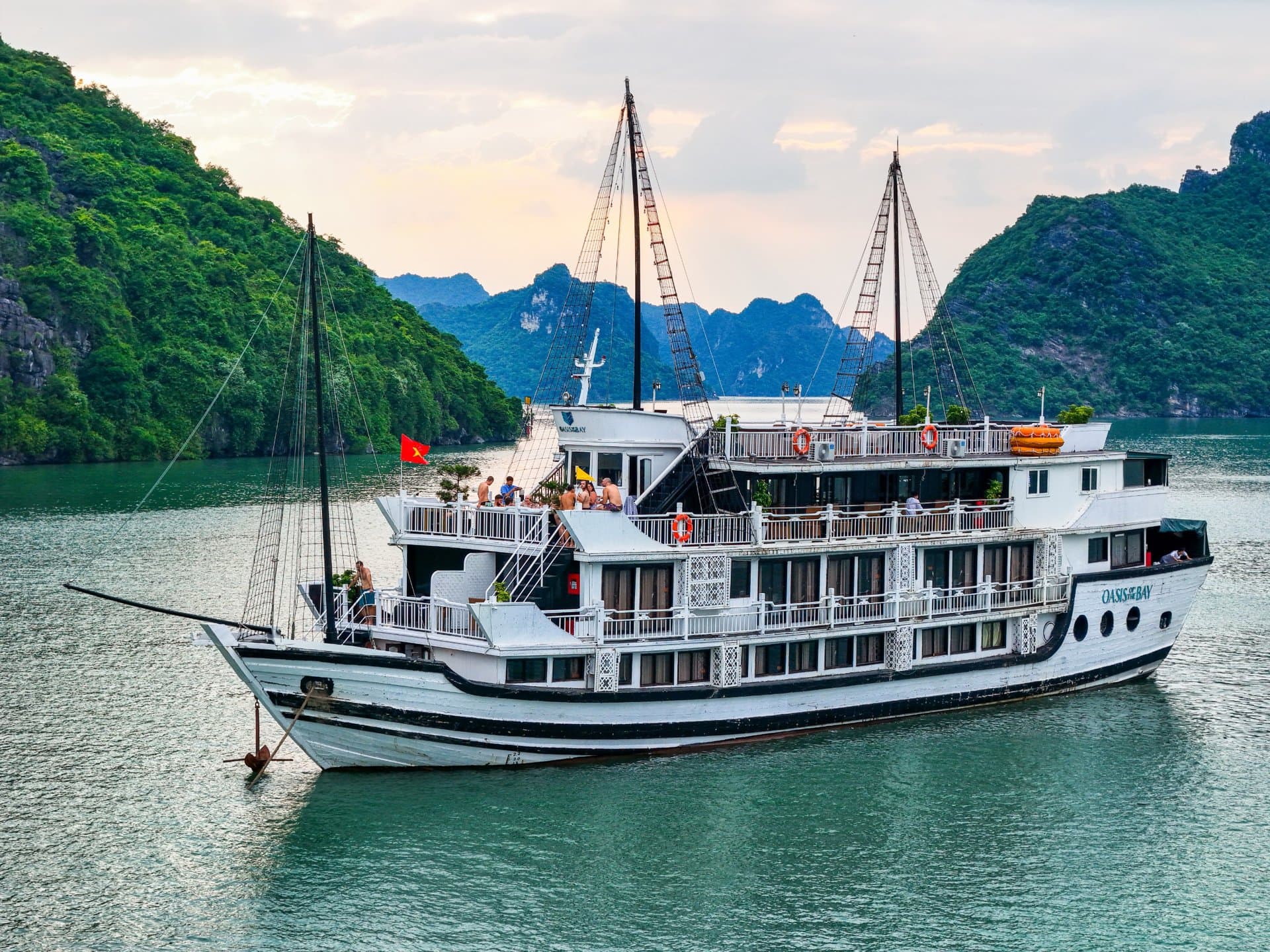 Oasis Bay Party Cruise 2 Days 1 Night, Ha Long Bay – photo 3
