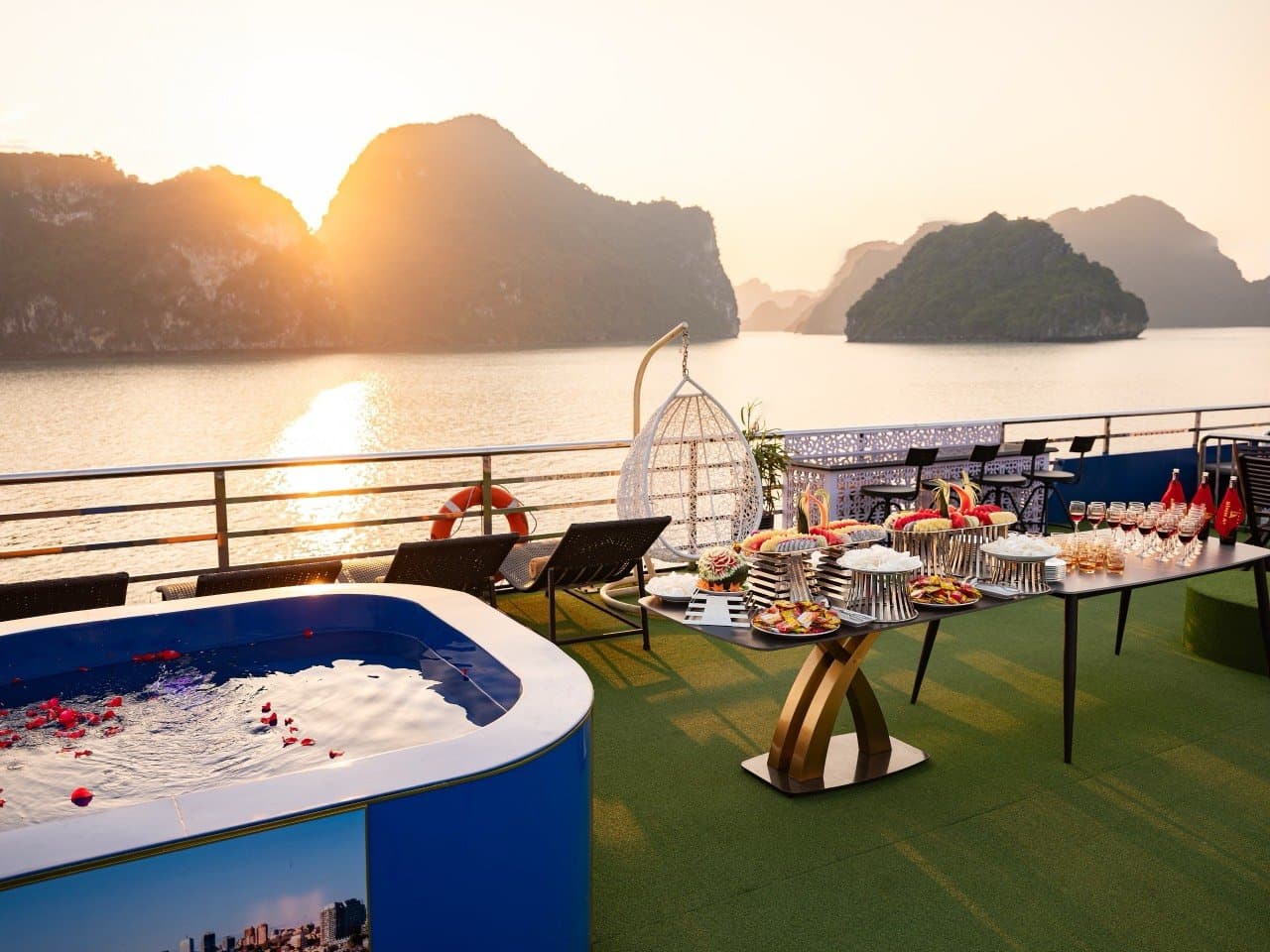 Ha Long Bay Day Cruise from Hanoi – sunset party