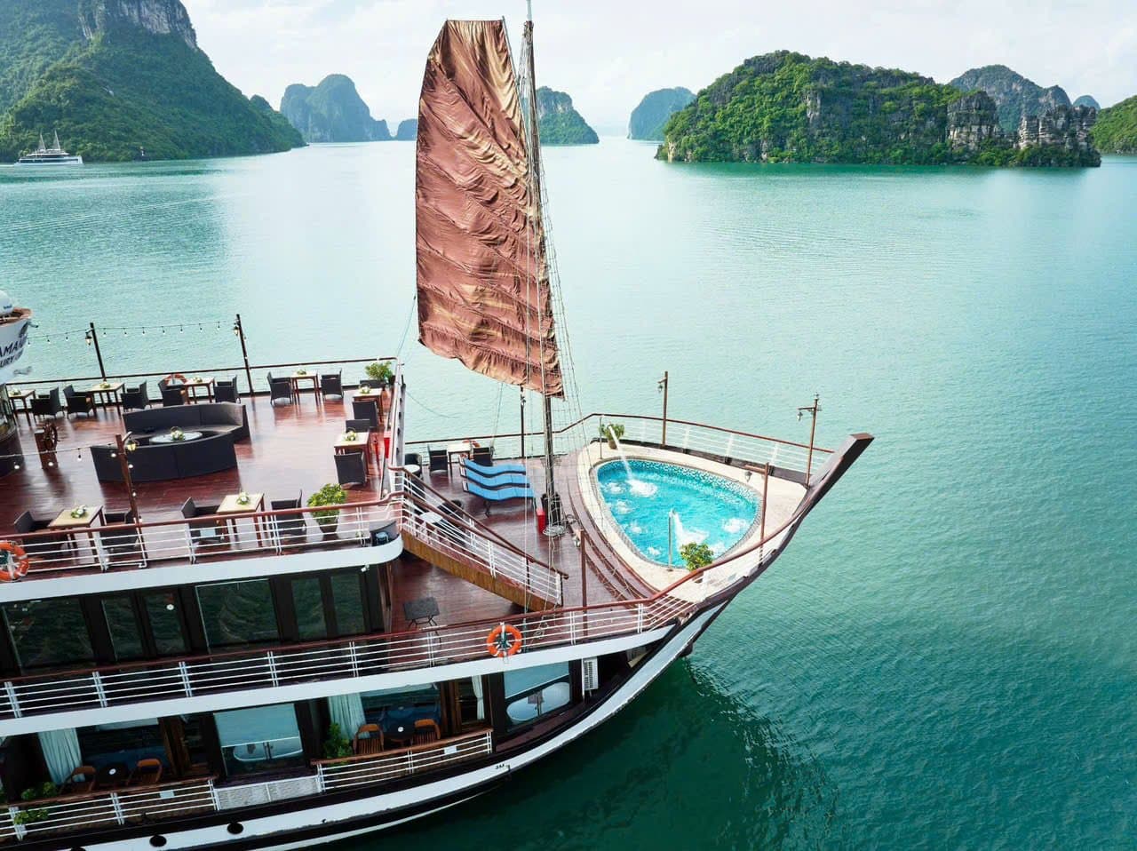 Amanda Luxury Cruise 2 Days 1 Night, Ha Long Bay