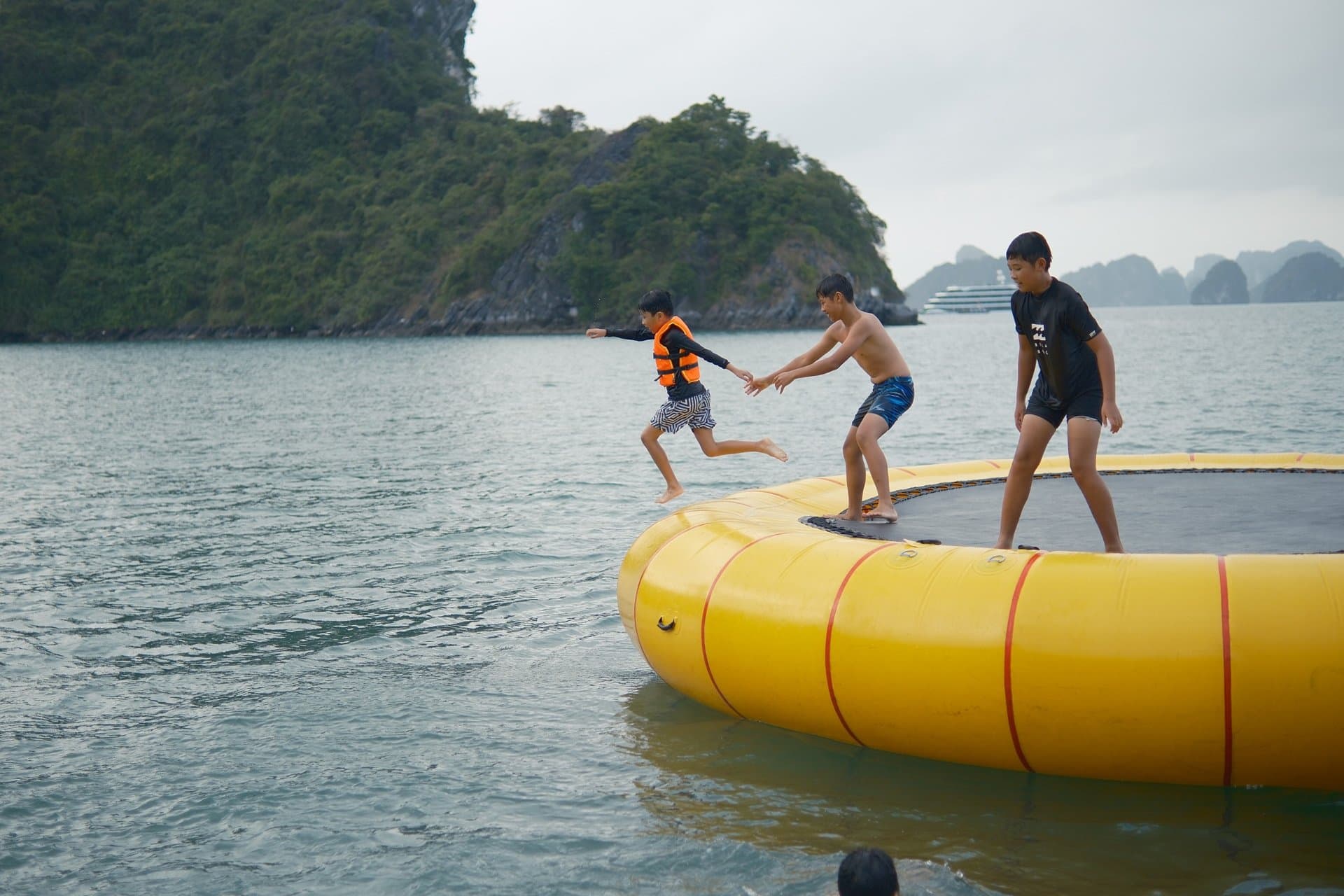 Lan Ha Bay Premium Day Cruise from Hanoi, Ha Long Bay – photo 9