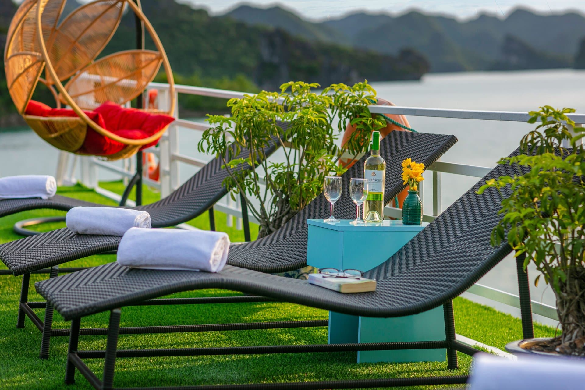 Fantasea Cruise 2 Days 1 Night – Tour Halong Bay 2 Days 1 Night – sundeck