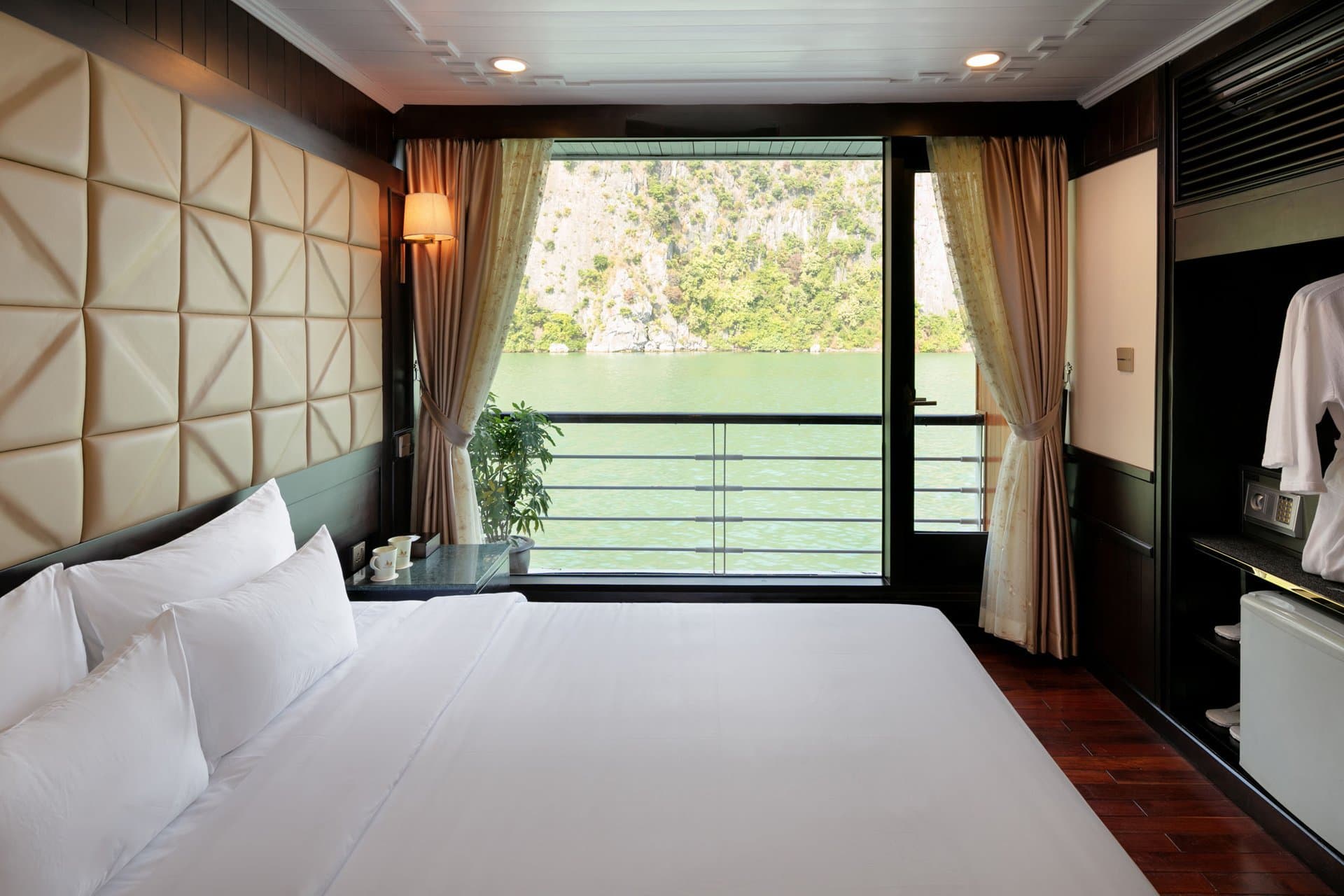MilaLux Cruise 2 Days 1 Night – 2 Days 1 Night On Boat 5 Star – double cabin