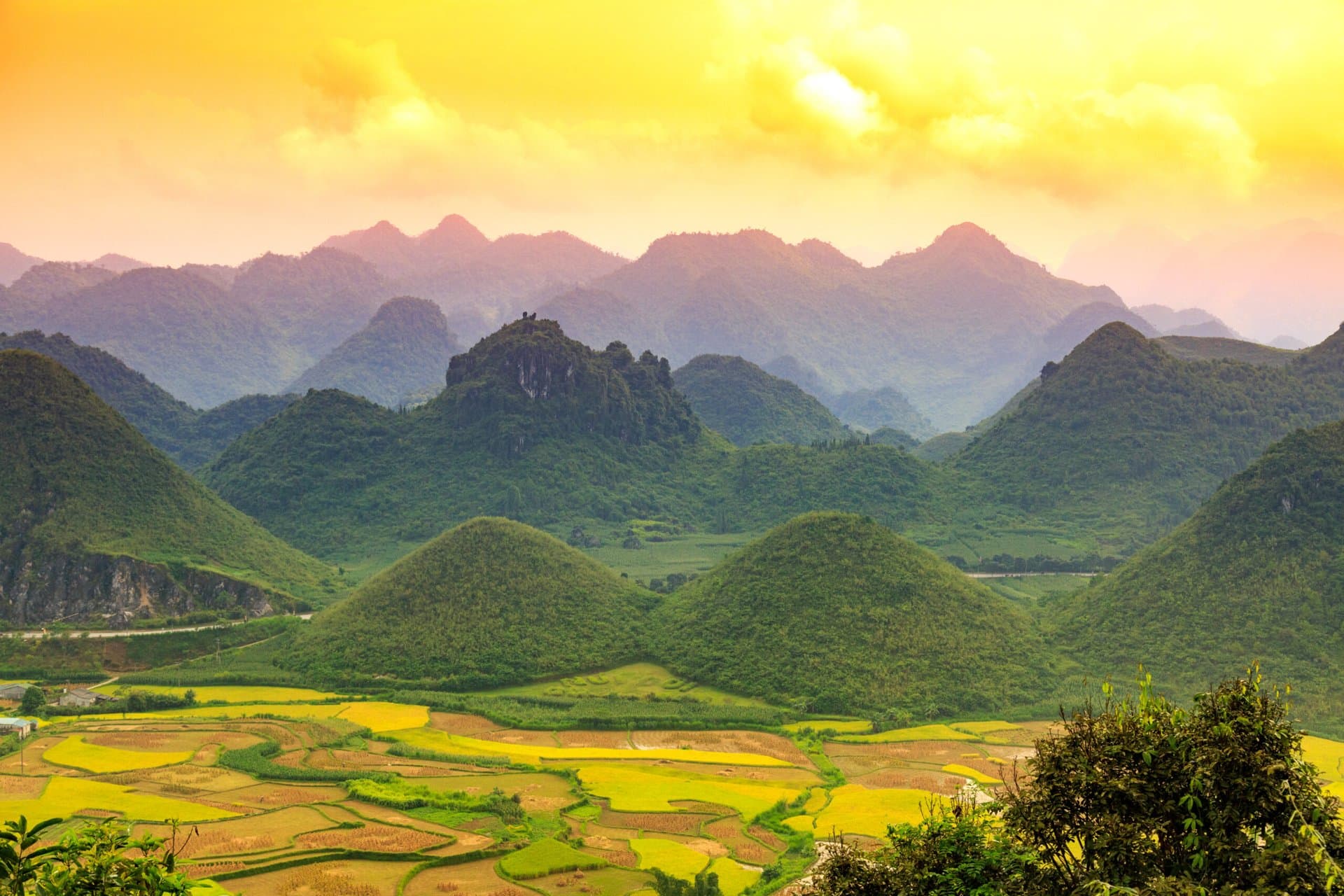 Ha Giang Loop 4 Days 3 Nights by Motorbike – twin cabin