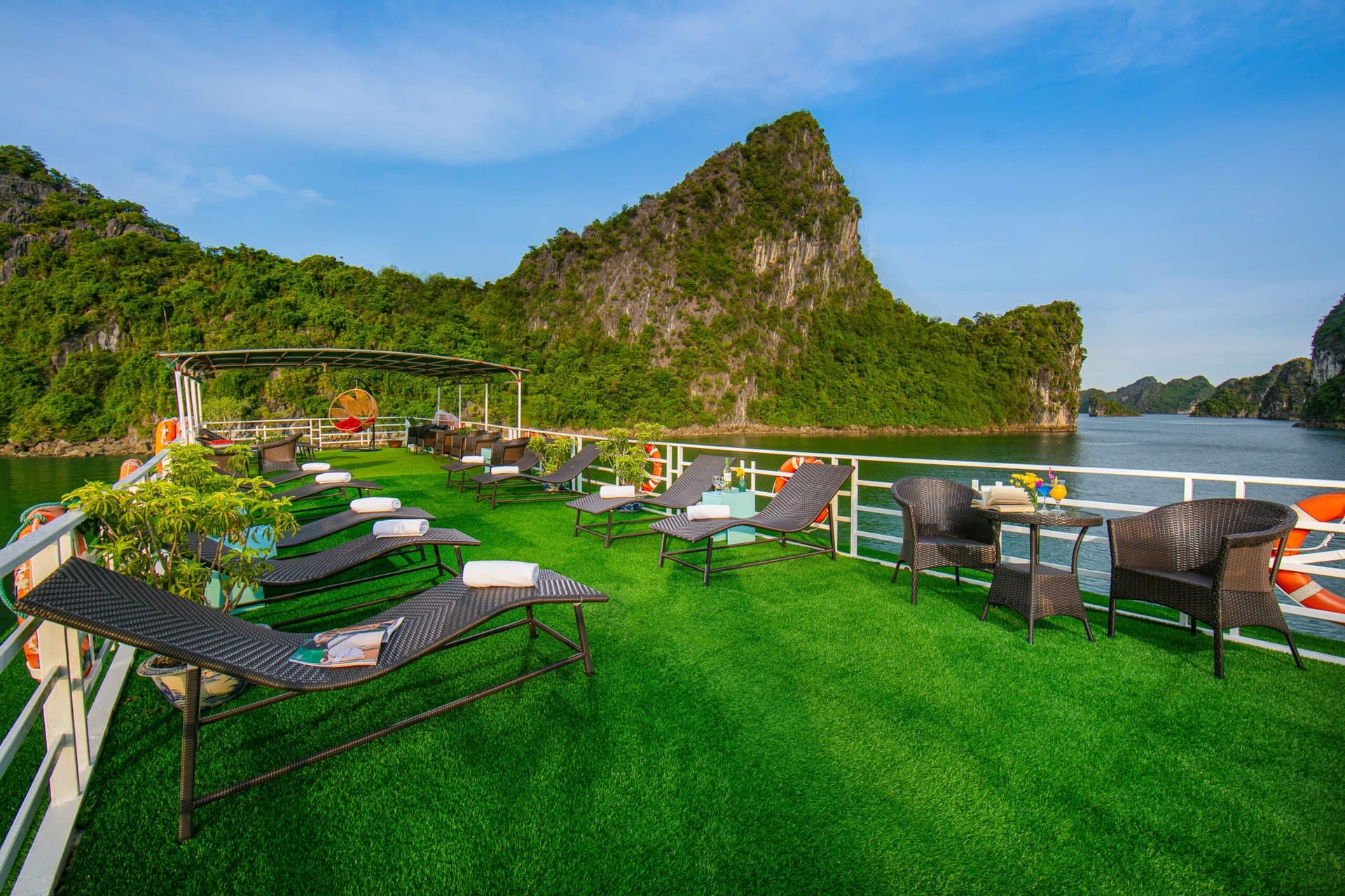 Fantasea Cruise 2 Days 1 Night – Tour Halong Bay 2 Days 1 Night – sundeck