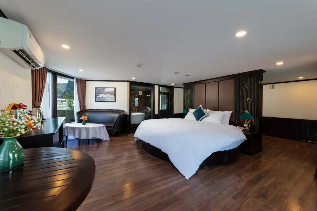 Amanda Royal Suite on Amanda Cruise
