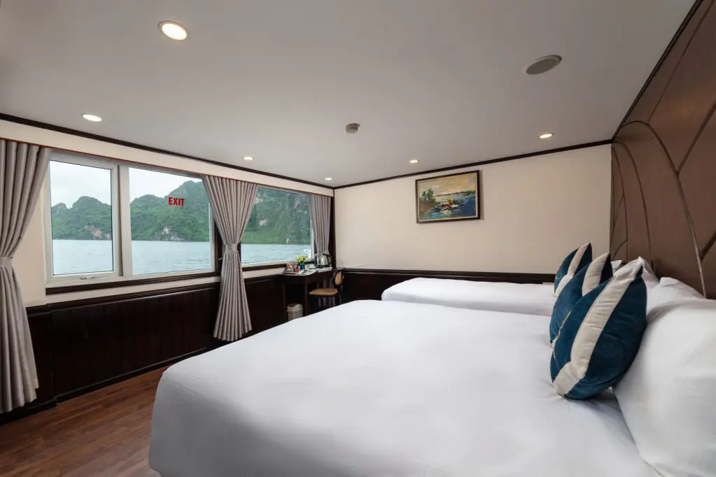 Triple Deluxe Cabin on Amanda Cruise