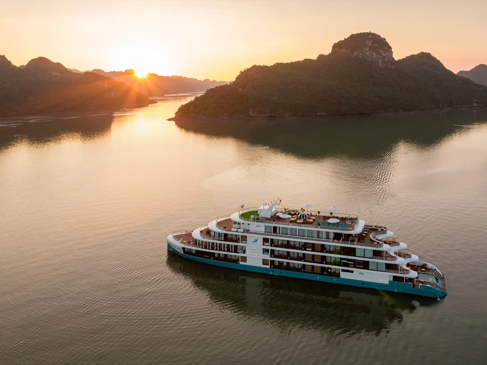 Capella Cruise on the bay at sunrise, seen from above
