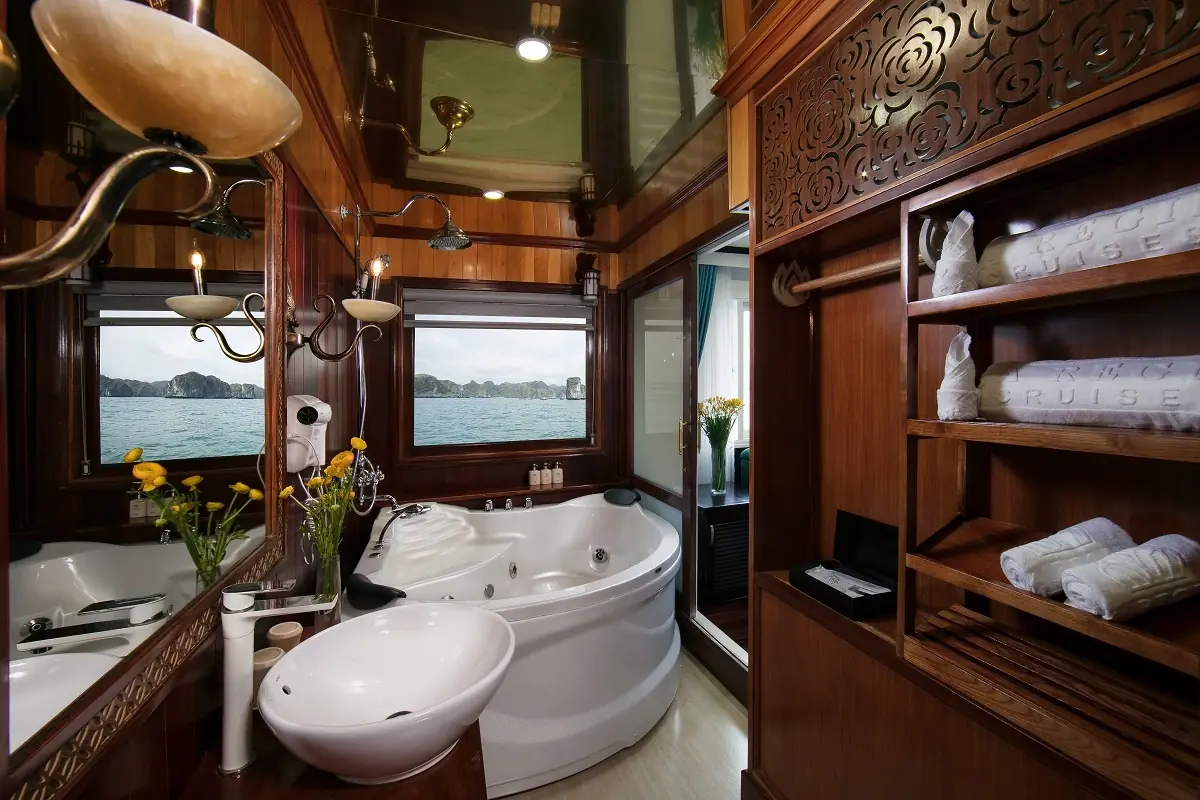 Grand Royal Suite on La Regina Royal