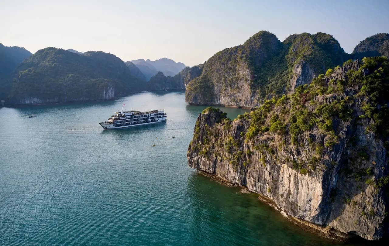 Rita Cruise beside the cliffs of Lan Ha Bay
