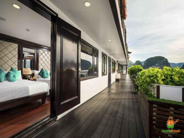 Deck walkway on Alisa Cruise