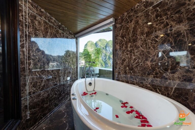 Bathtub on the cruise