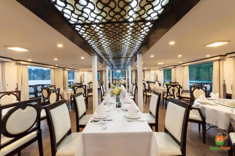 Restaurant on Amanda Ha Long Cruise