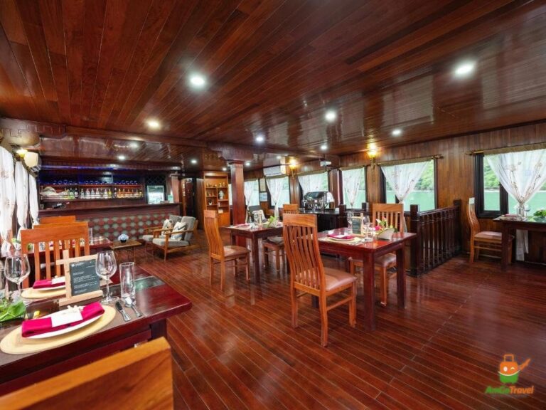 Restaurant on Amanda Legend Cruise