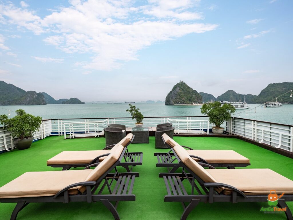 Sundeck of Amanda Premier Cruise