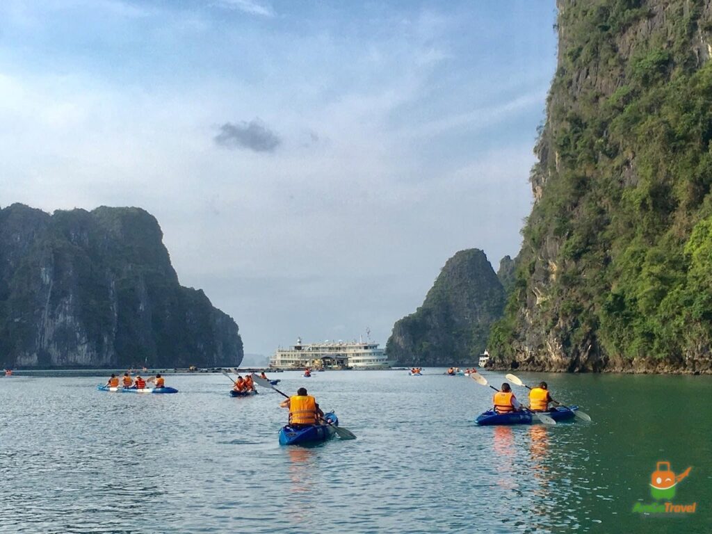 Kayaking excursion with The Au Co Cruise