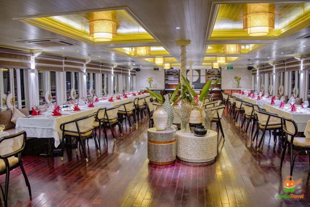 Restaurant on The Au Co Cruise