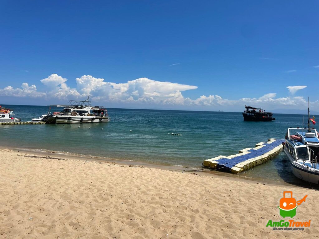 Beach and boats on the Cham Islands (Cu Lao Cham), Hoi An