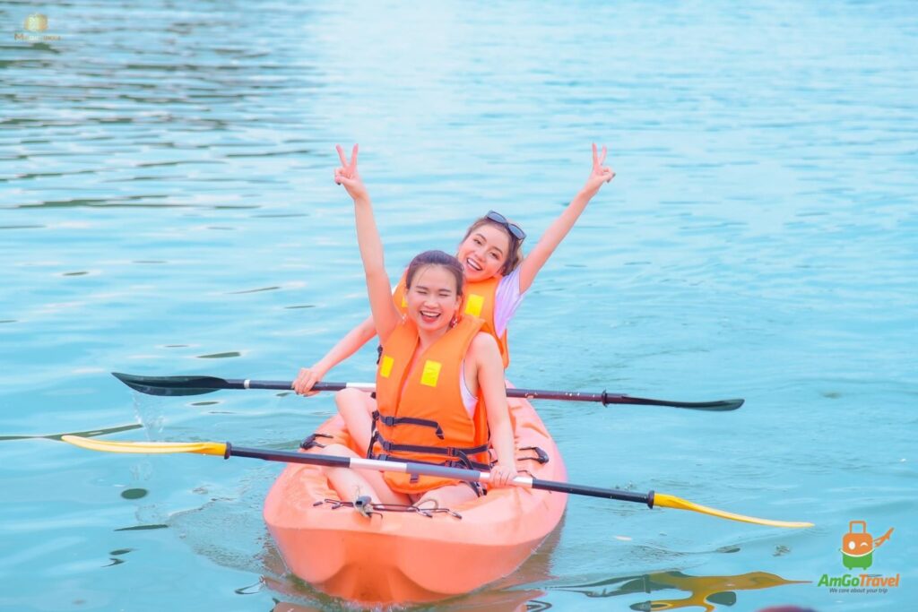 Kayaking with Dragon Bay Cruise